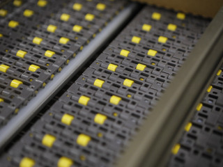 MaxPak_Assembly_Conveyor_01.JPG