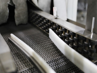 MaxPak_Assembly_Conveyor_02.JPG